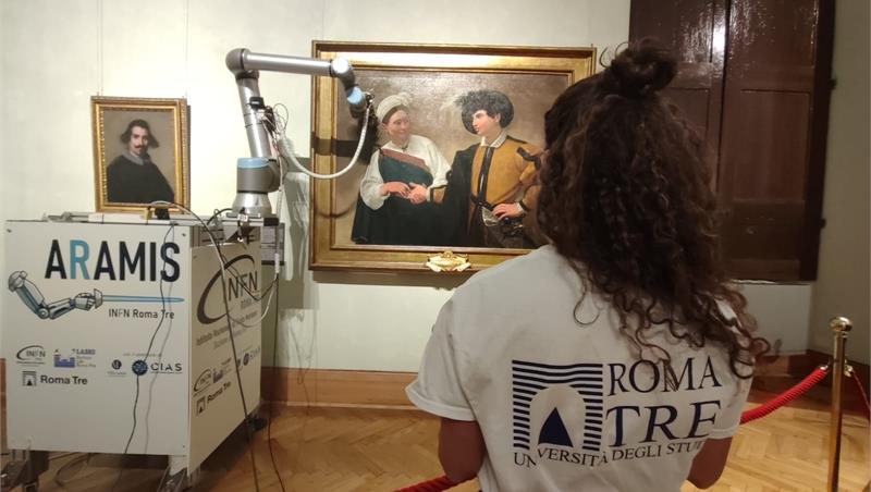 Un robot “chirurgo” prova a svelare gli enigmi irrisolti della Buona Ventura di Caravaggio