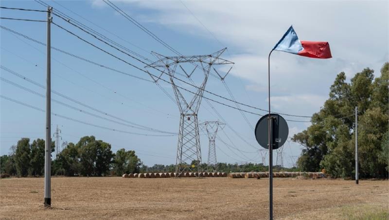 Re-education to hope.  Collective futures for traumatized territories