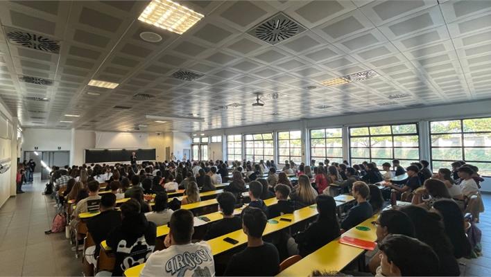Seminario Superconducting Quantum Circuits: From Amplification to Sensing and Analogue Simulations