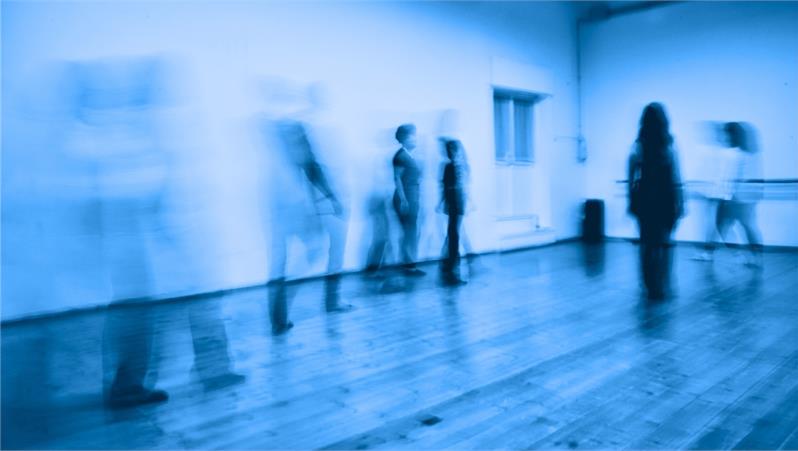 Teatro Palladium, in scena “Solitudini”: un viaggio corale nell’esperienza umana dell’essere soli